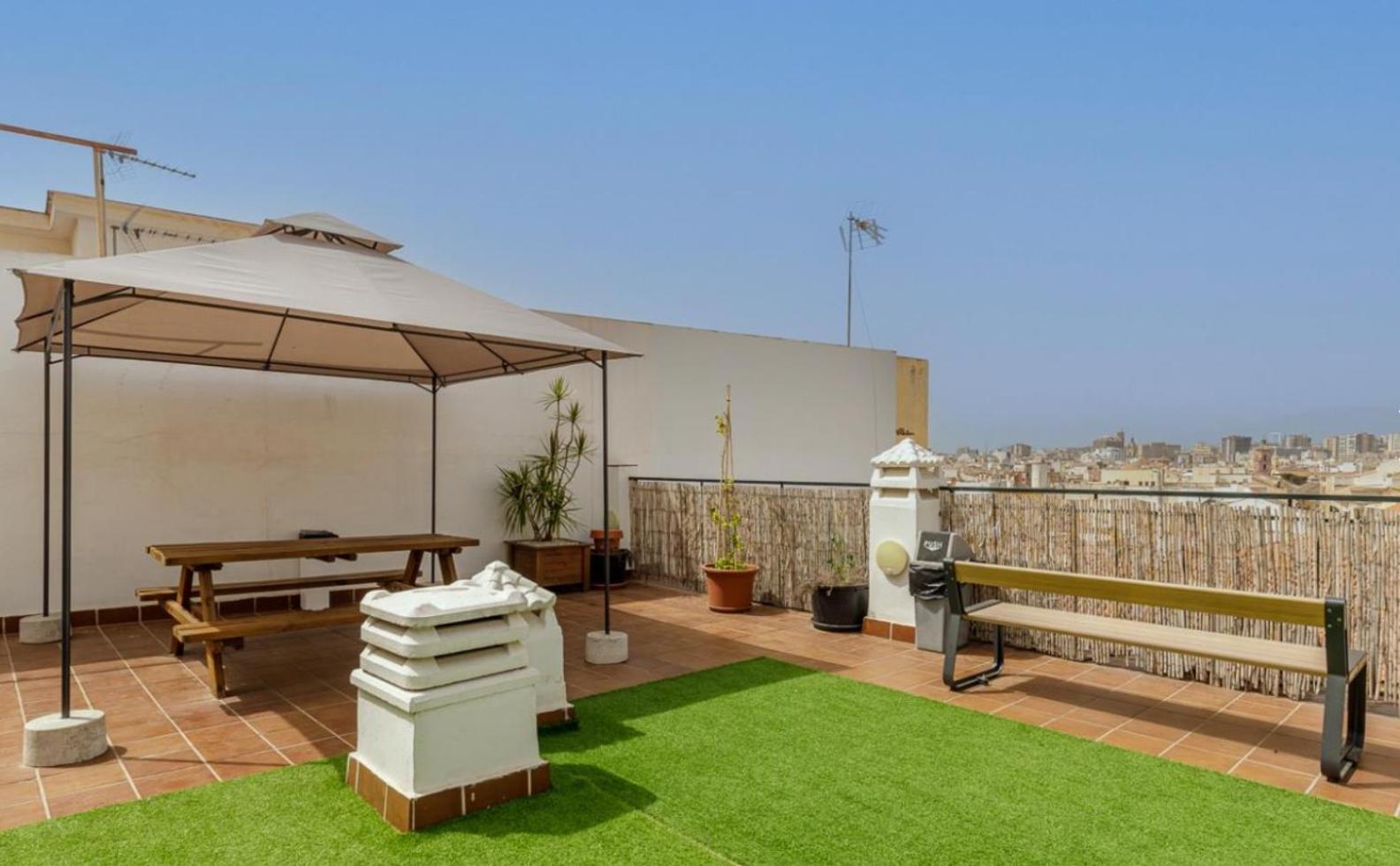 Apartamento Centrico La Merced - Free Parking & Free Gym Malaga Exterior photo